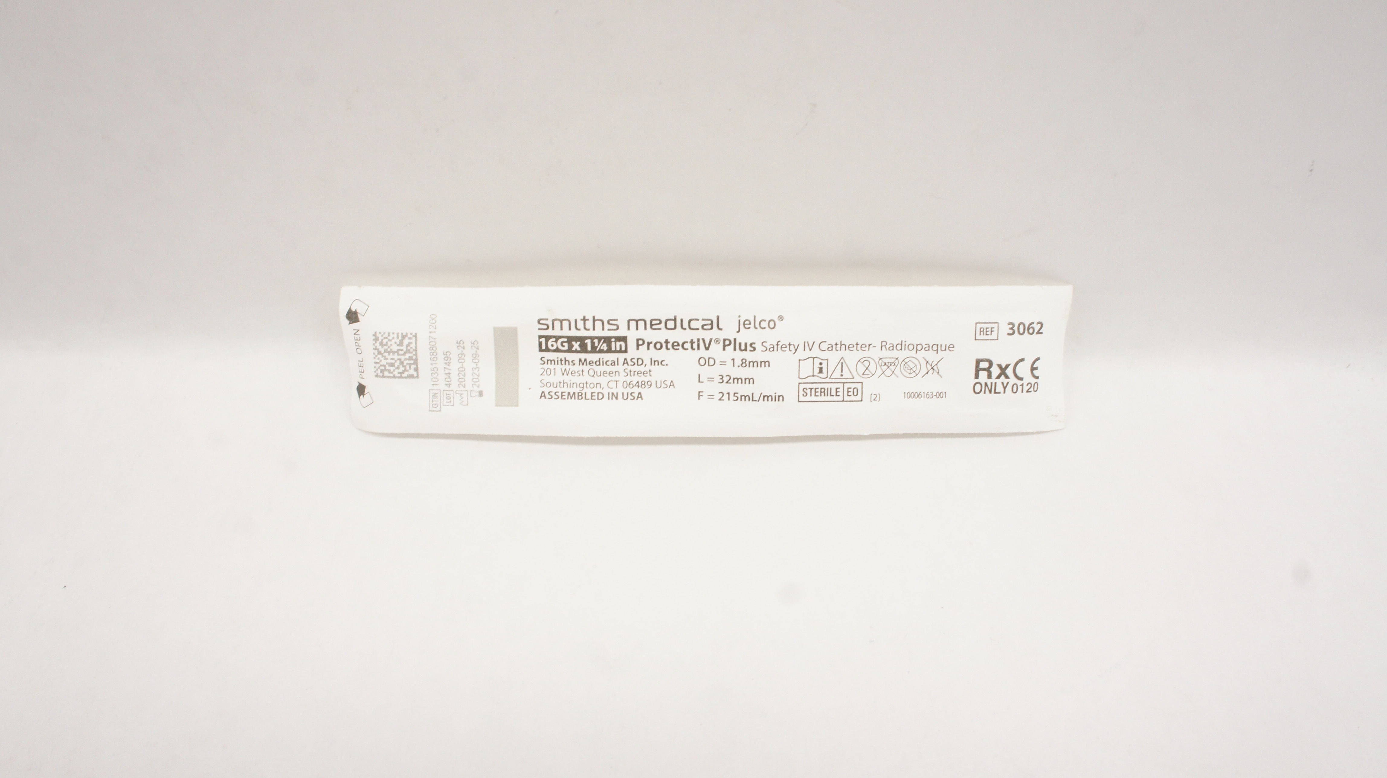 Smiths Medical 3062 ProtectIV Plus 16G x 1-1/4inch