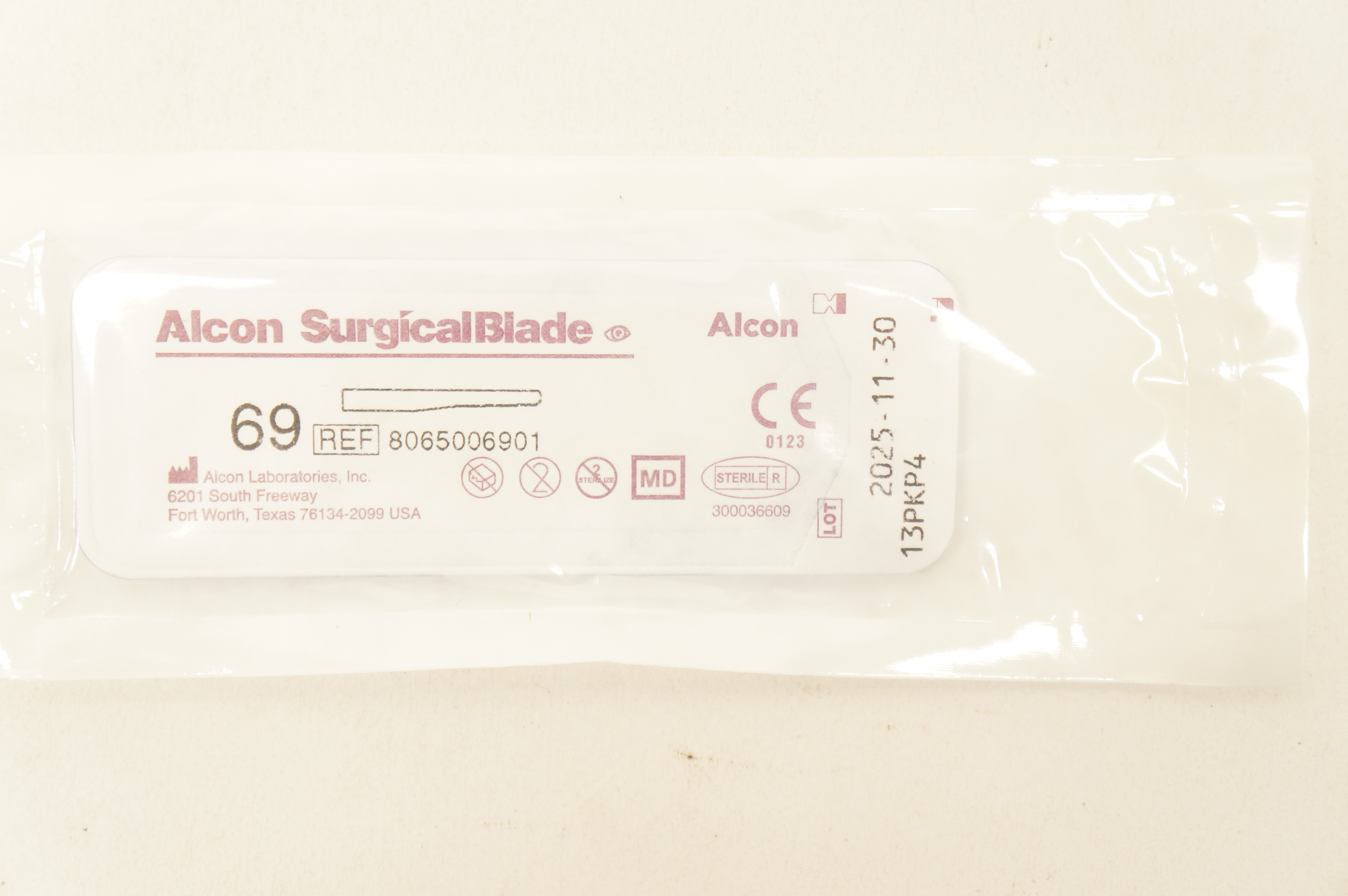 Alcon 8065006901 Surgical Blade 69