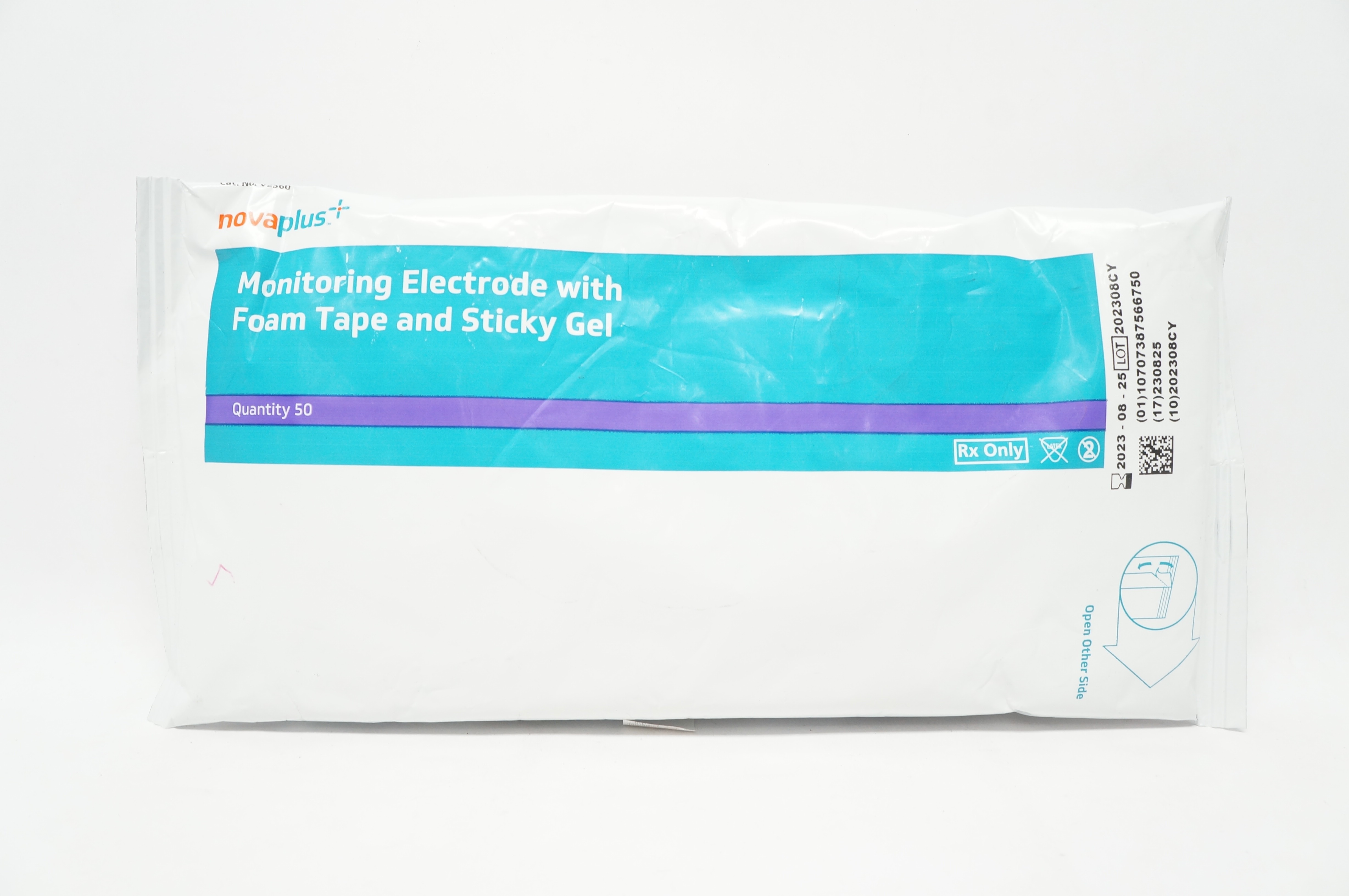 3M V2560 Novaplus Monitoring Electrode w/Foam Tape and Sticky Gel - Pack of 50