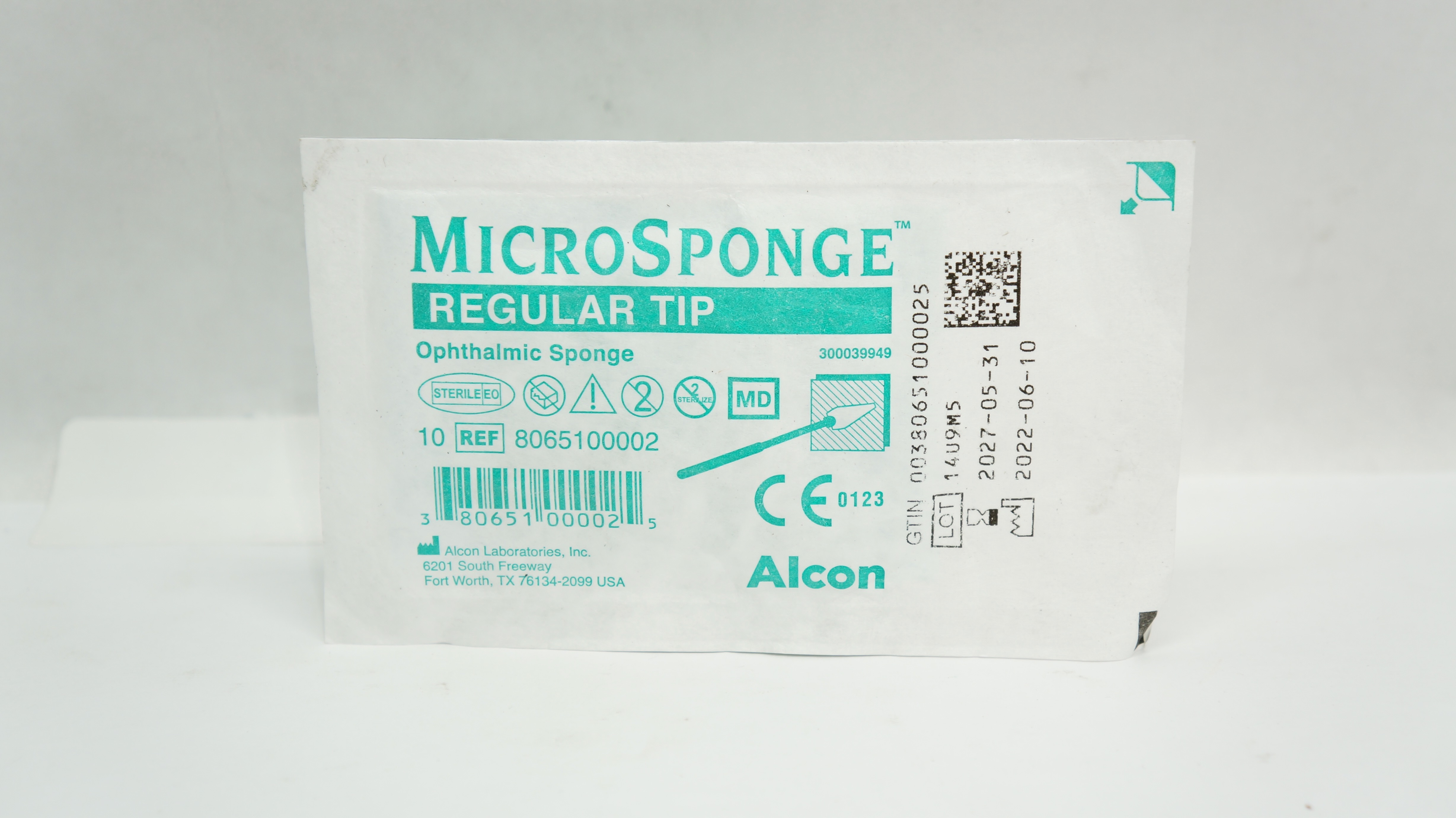 Alcon 8065100002 MicroSponge Regular Tip Ophthalmic Sponge - Pack  