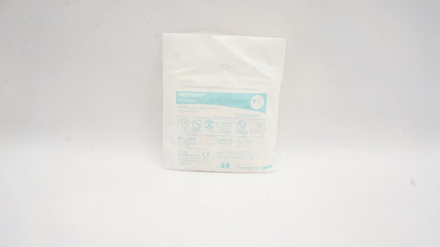 Cardinal Health 2D73PM75 PROTEXIS Pl Micro Polyisoprene Gloves 7-1/2
