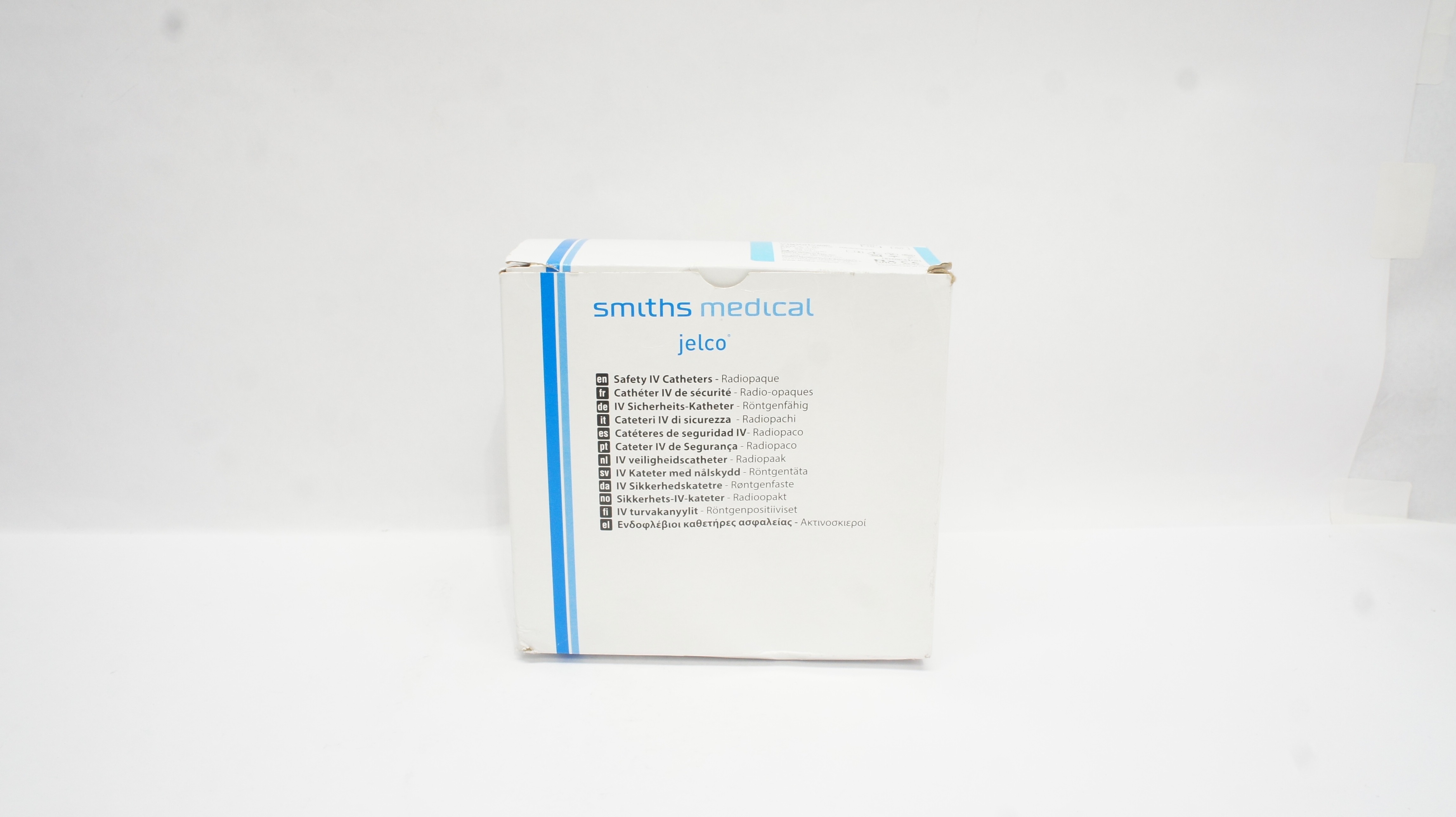 Smiths Medical 3260 ViaValve Safety I.V. Cath. 22G x 1 inch - Box of 50
