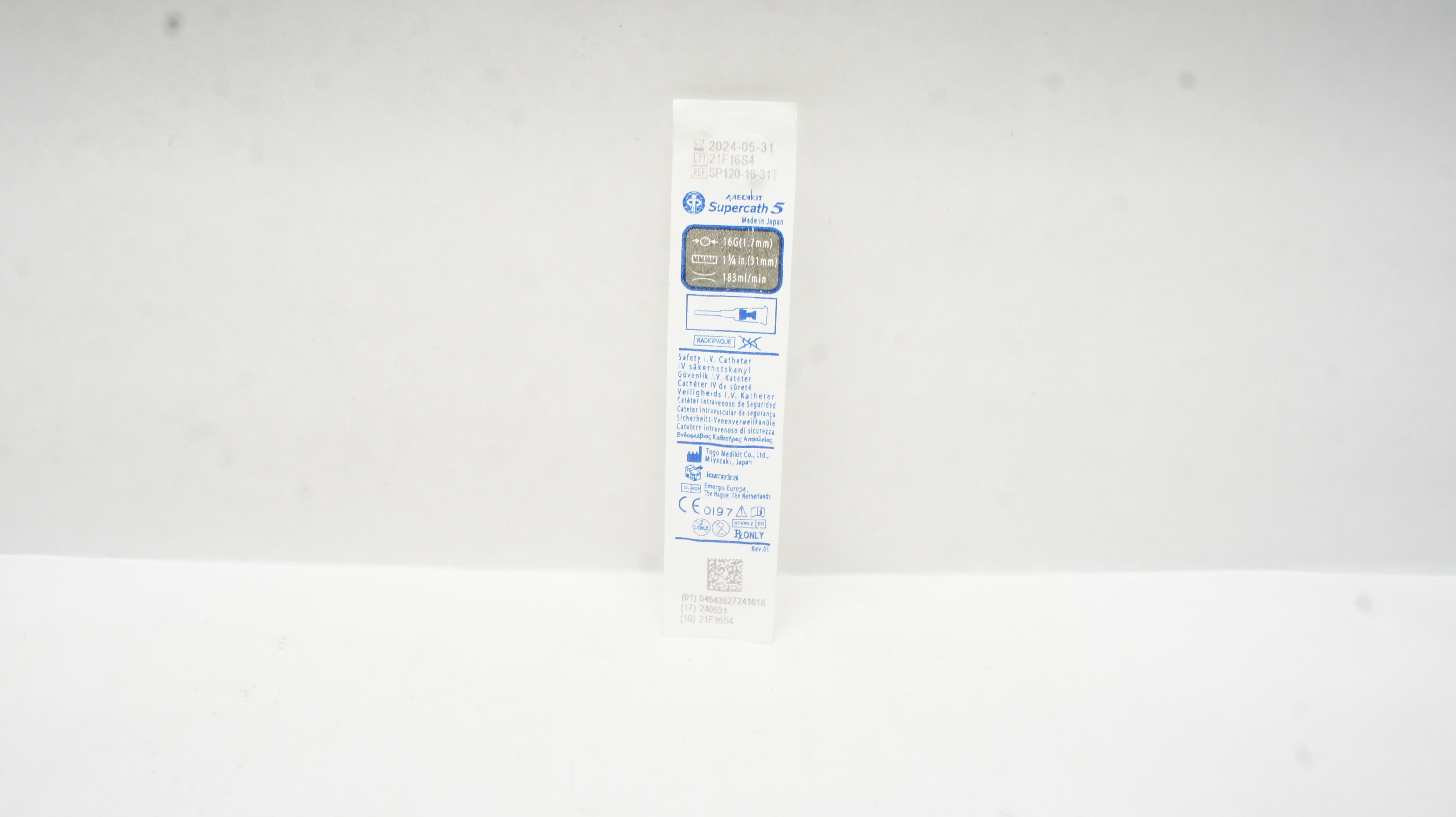 Togo Medikit SP120-16-31T Supercath 5 Safety I.V. Cath. 16G x 1-1/4in (x)