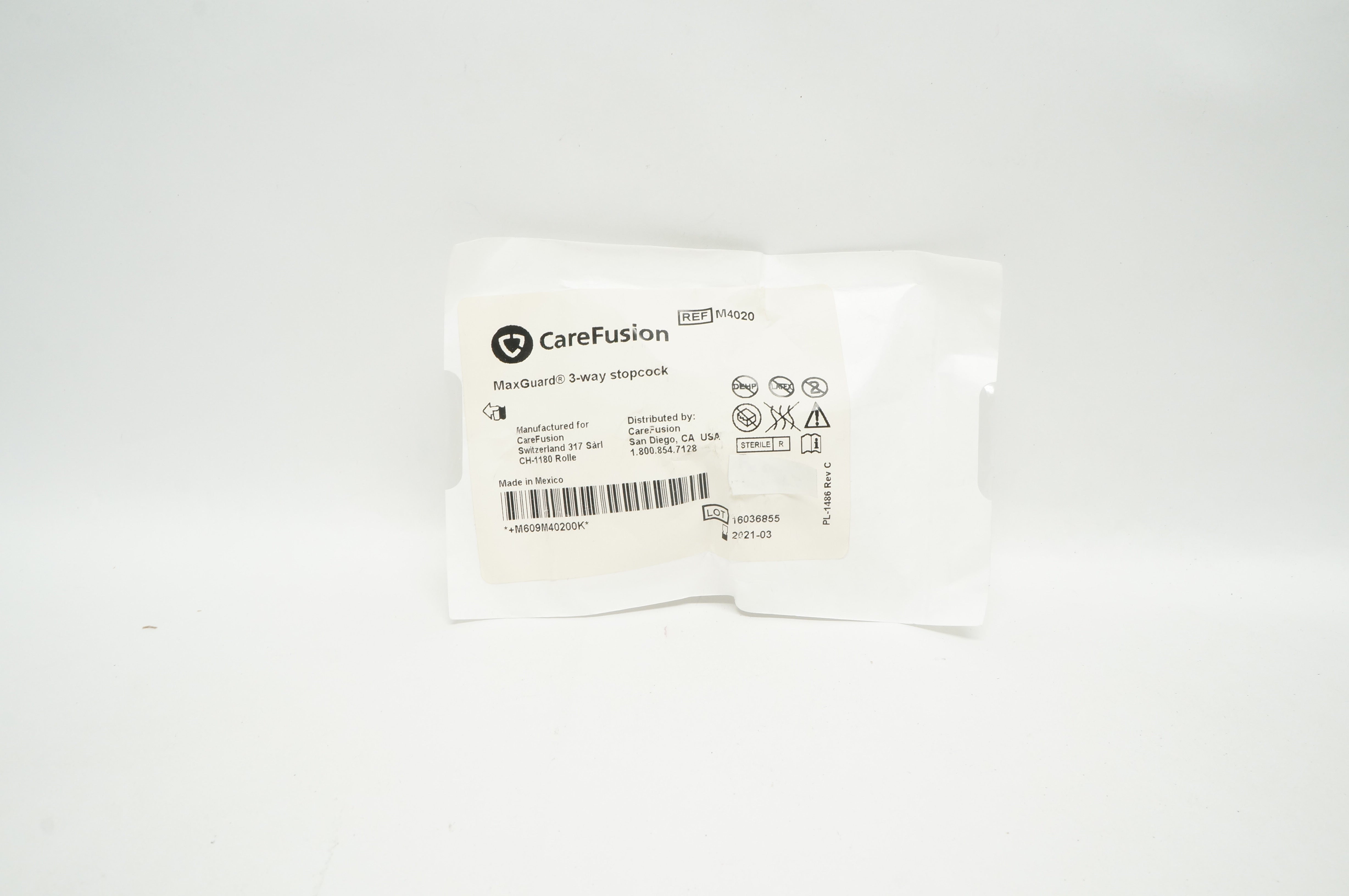 CareFusion M4020 MaxGuard 3-Way Stopcock (x)
